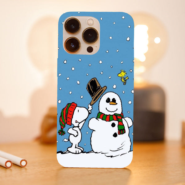 Snoopy Building a snowman